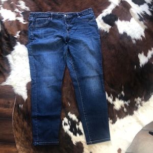 Bundle 2 get 1 free all jeans!